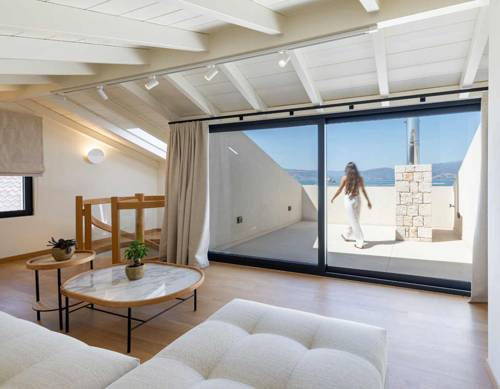 EXECUTIVE MAISONETTE WITH SEA VIEW