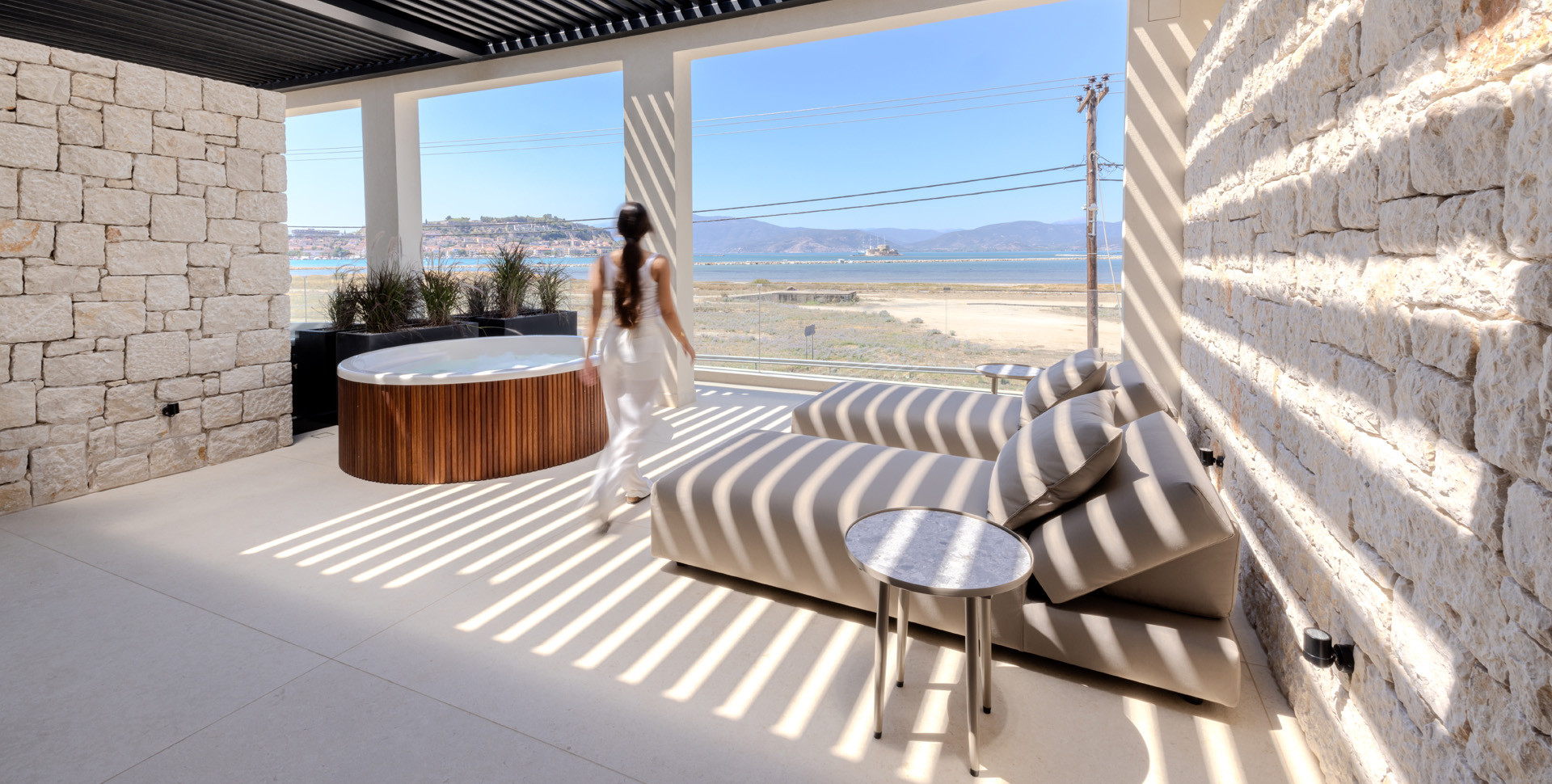 Deluxe Apartment with Sea View and Outdoor Hydromassage Bathtub - Panoramic Green View Apartment With Spa